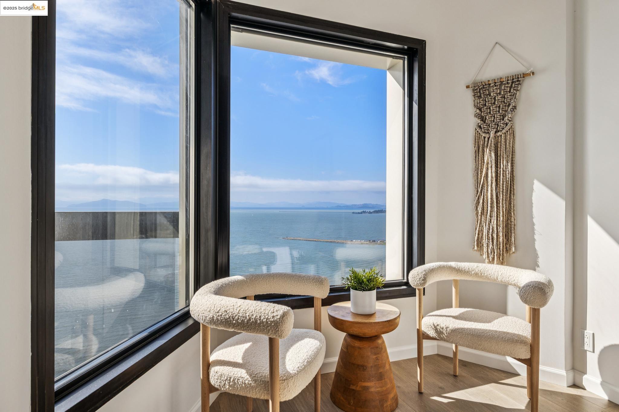 6363 Christie Avenue # 2015