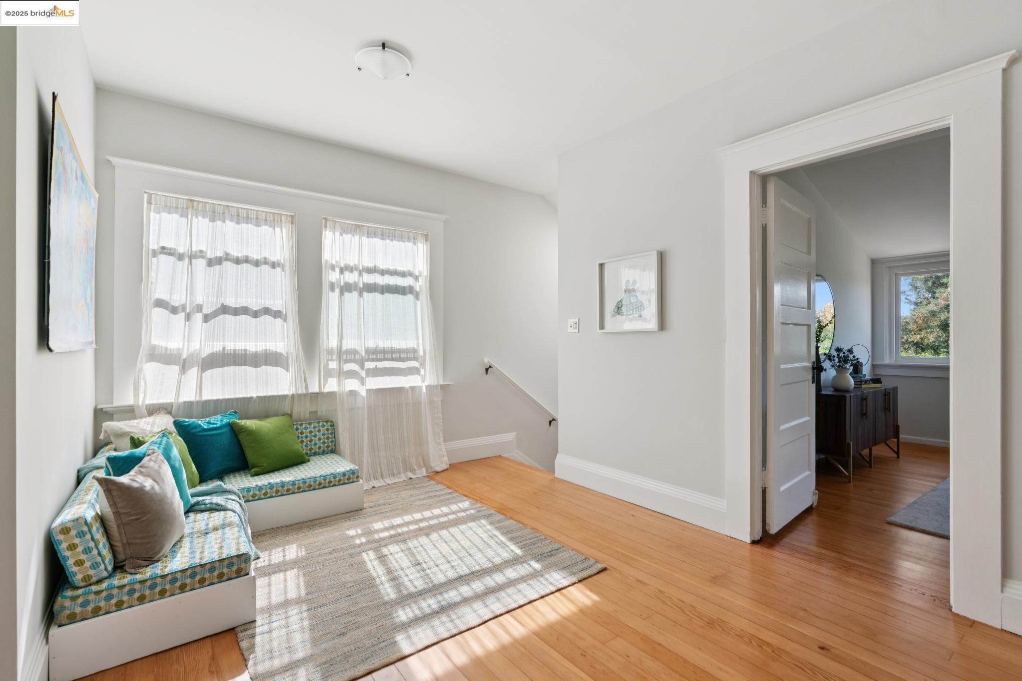 1081 Warfield Ave, Oakland