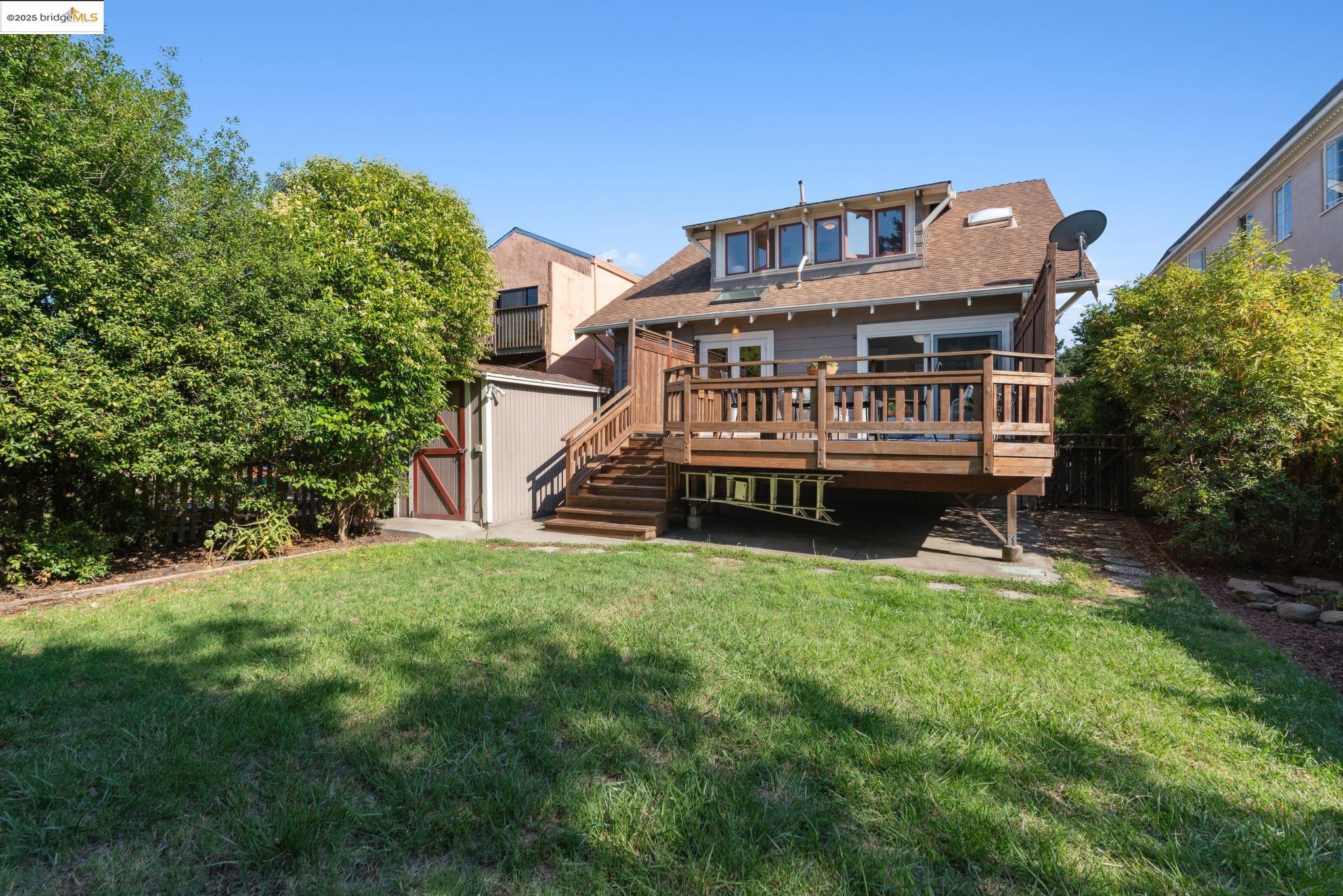 1081 Warfield Ave, Oakland