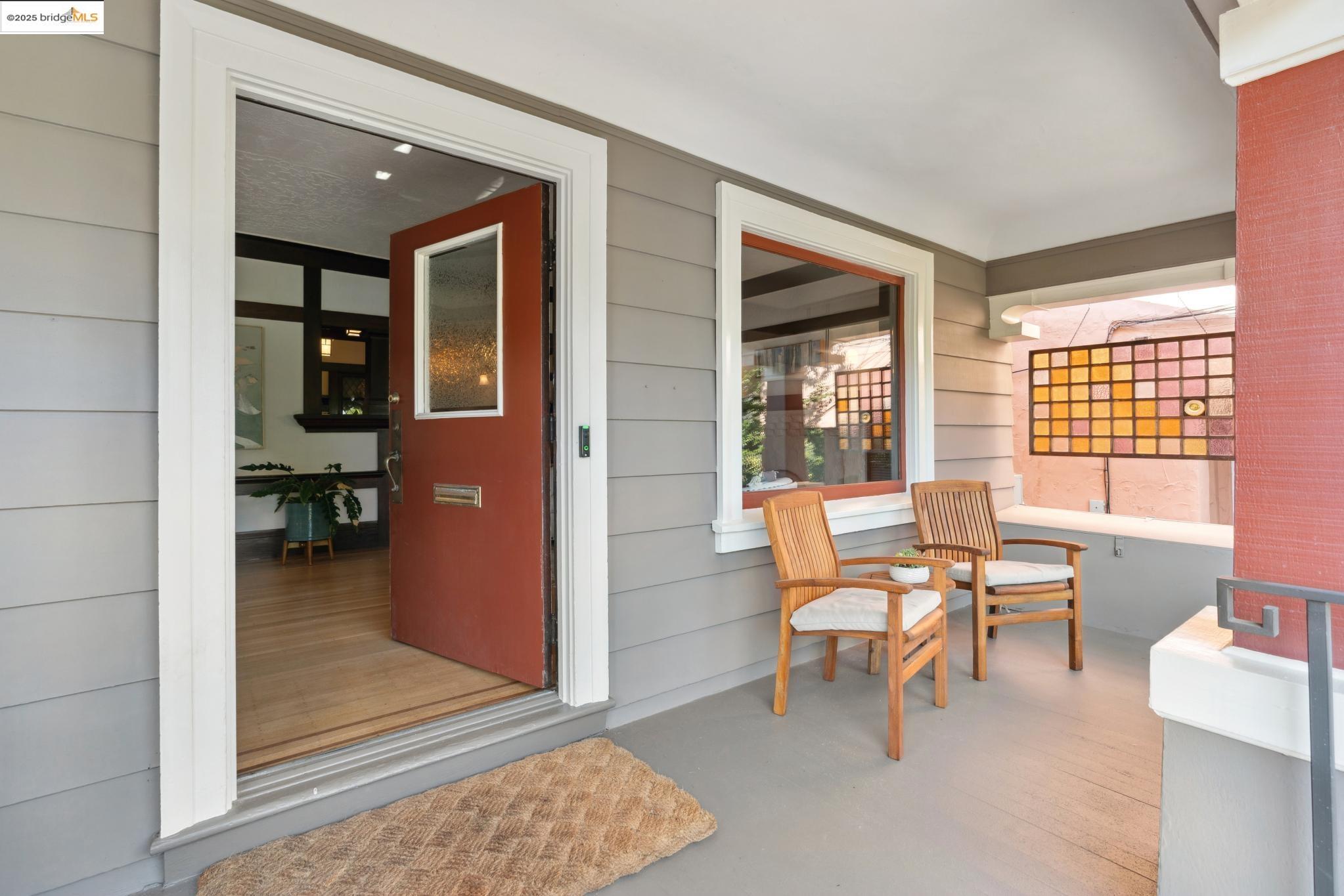 1081 Warfield Ave, Oakland