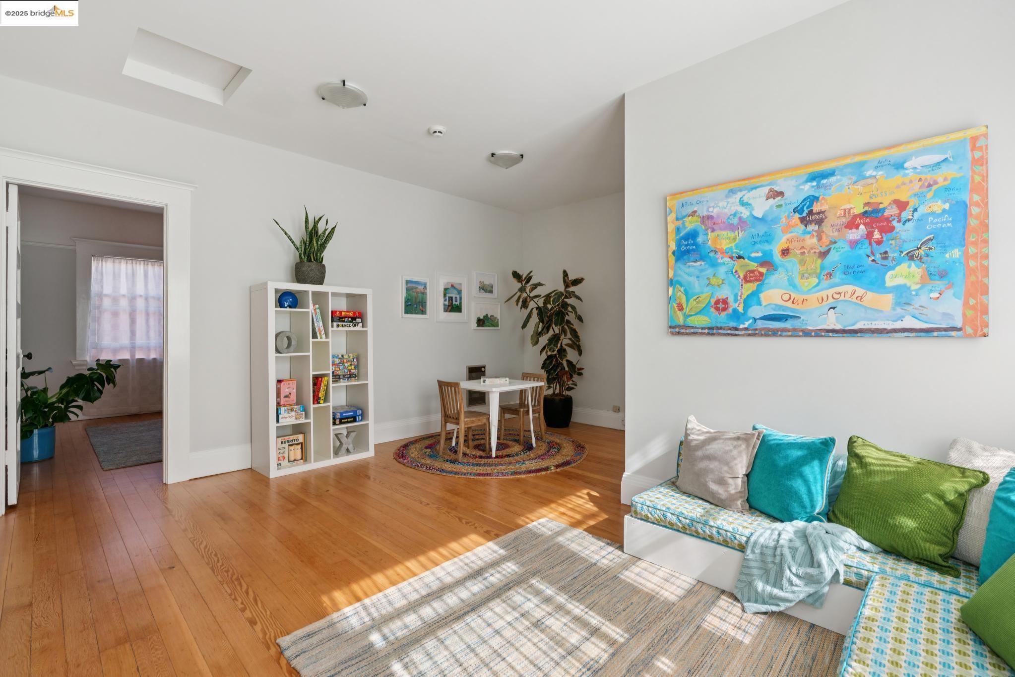 1081 Warfield Ave, Oakland