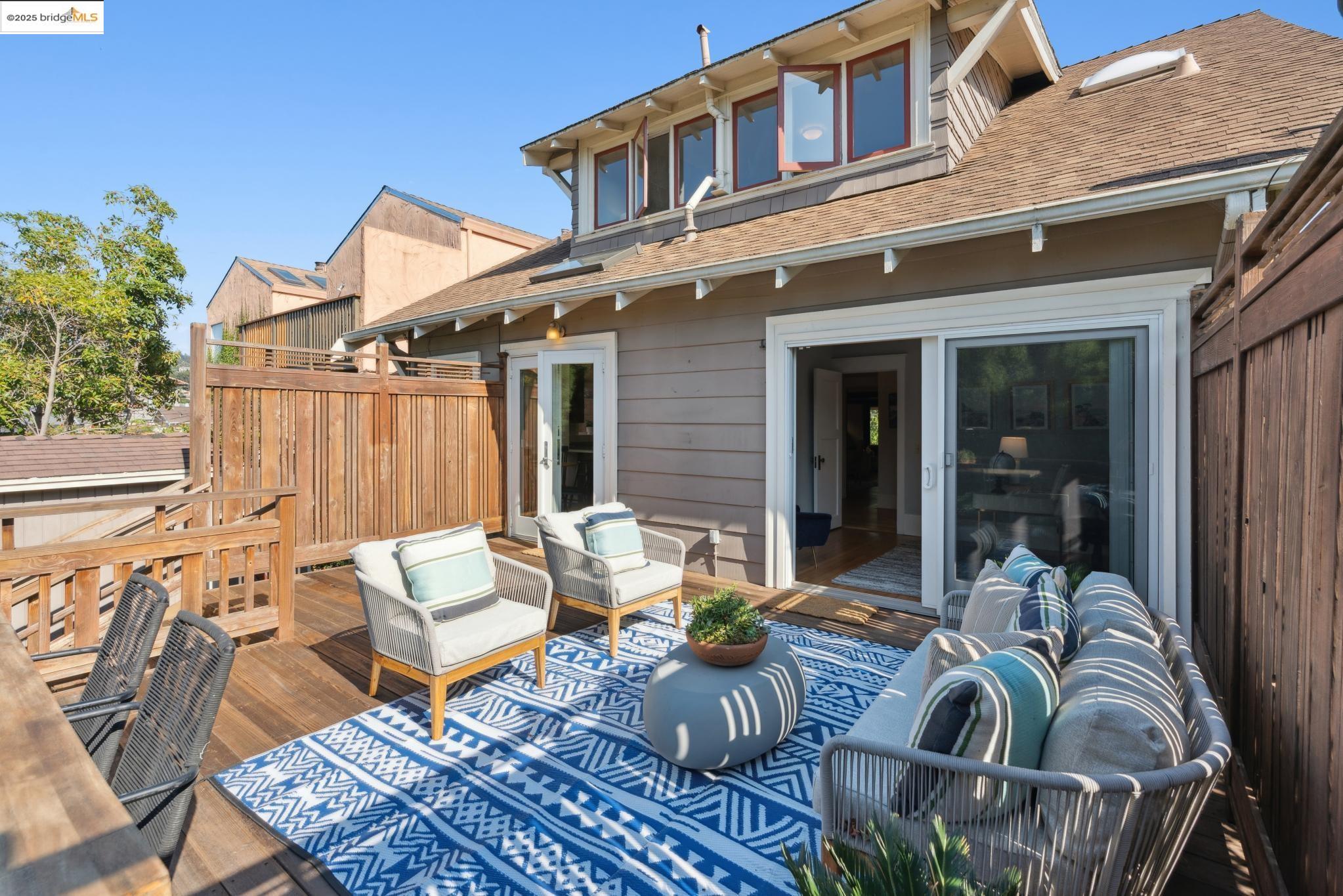 1081 Warfield Ave, Oakland