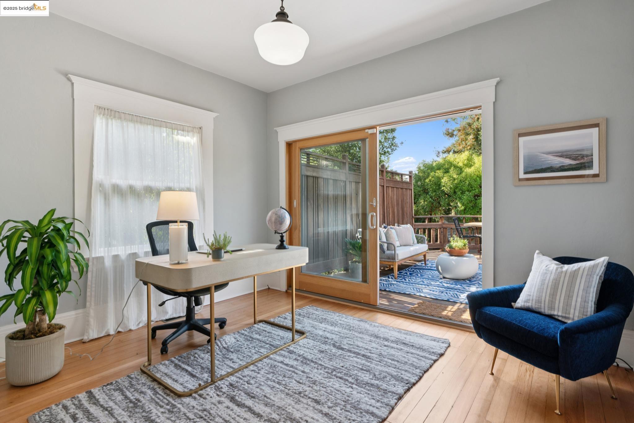 1081 Warfield Ave, Oakland