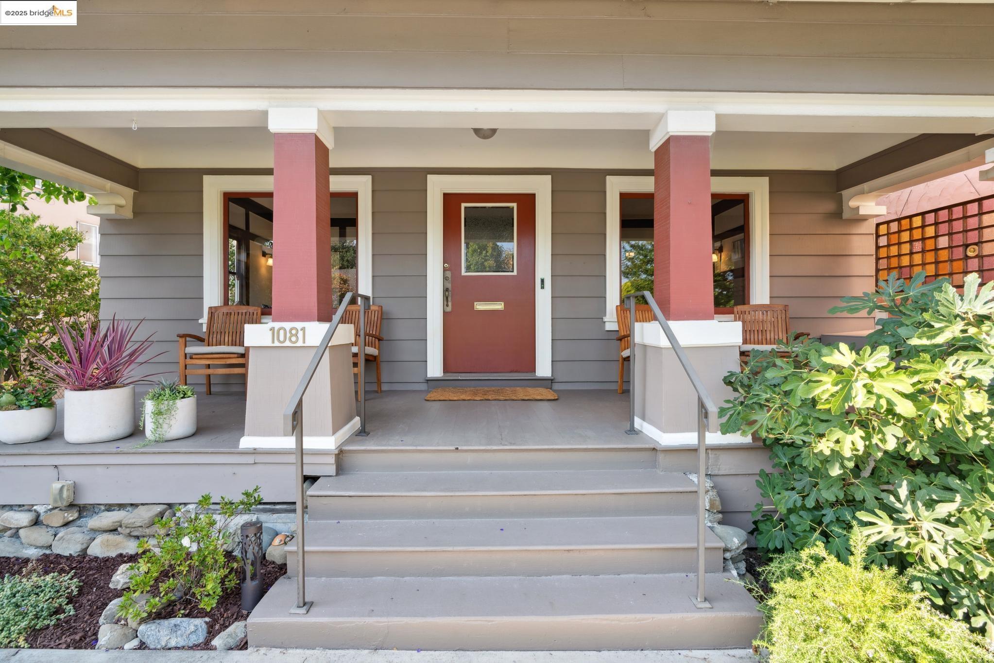 1081 Warfield Ave, Oakland
