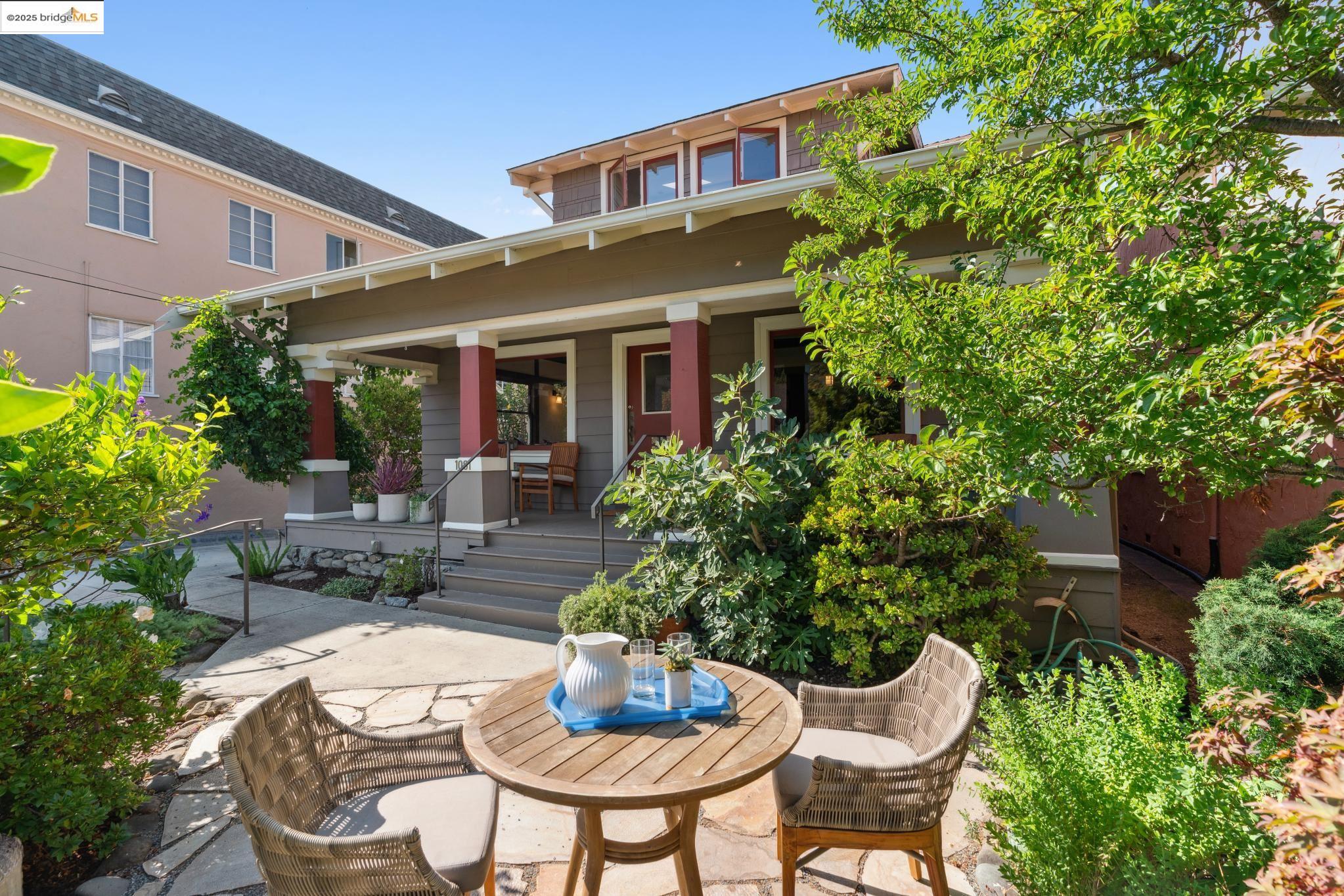 1081 Warfield Ave, Oakland