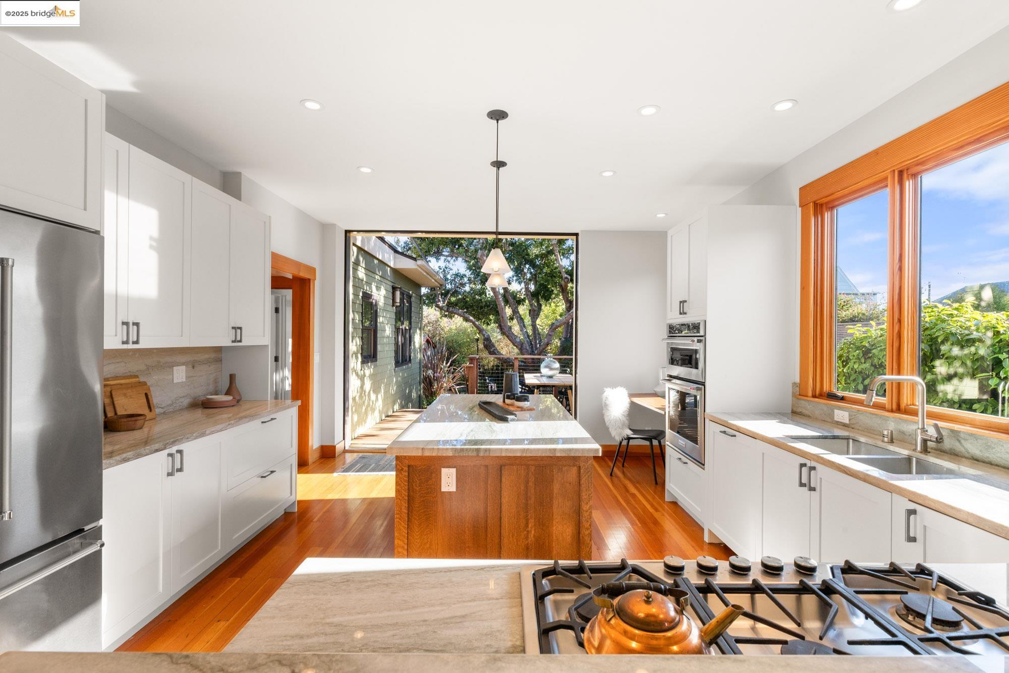 2204 Woolsey