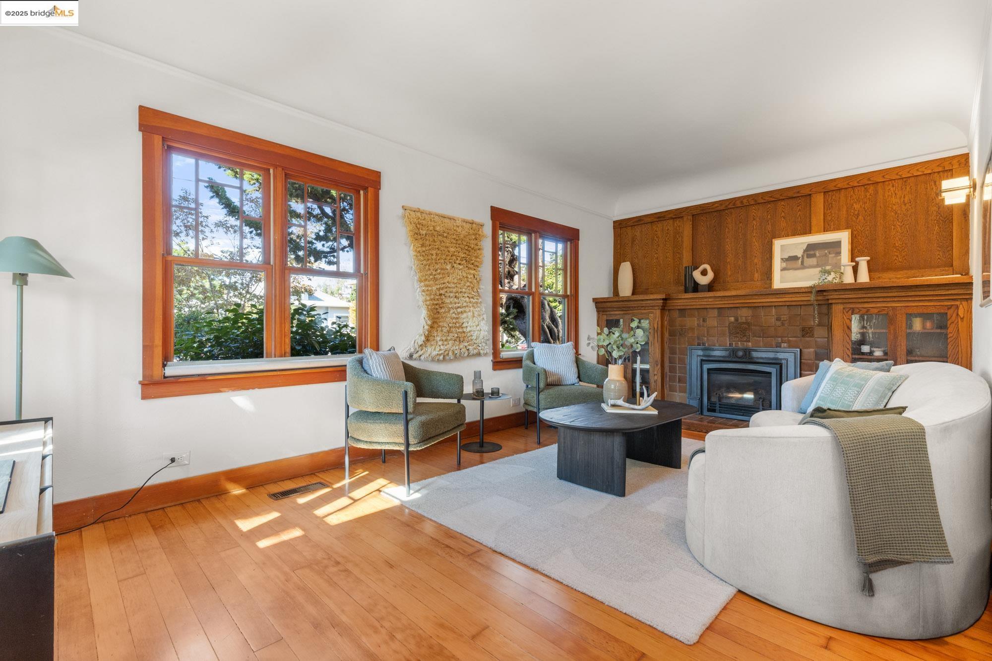 2204 Woolsey