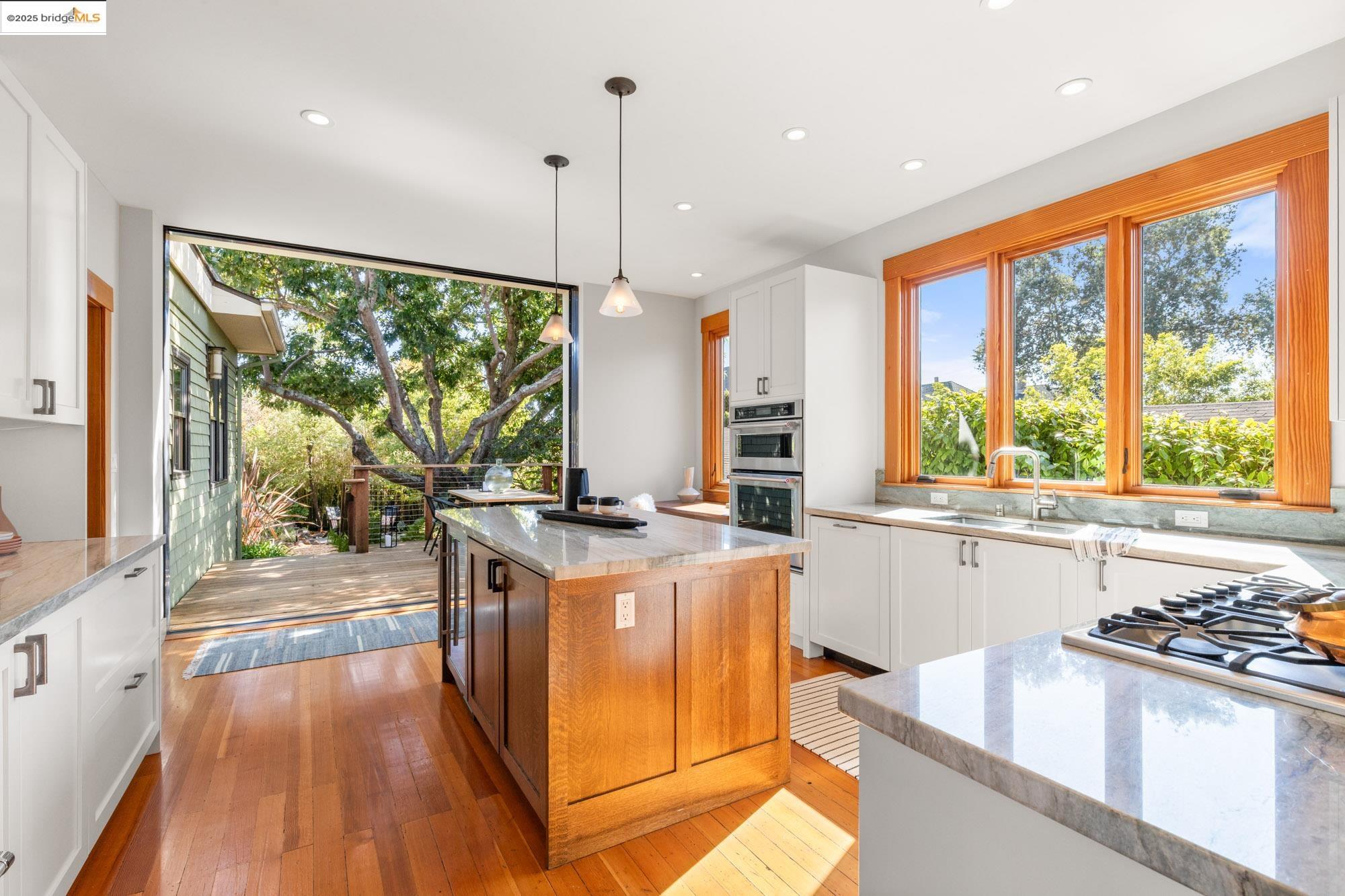 2204 Woolsey