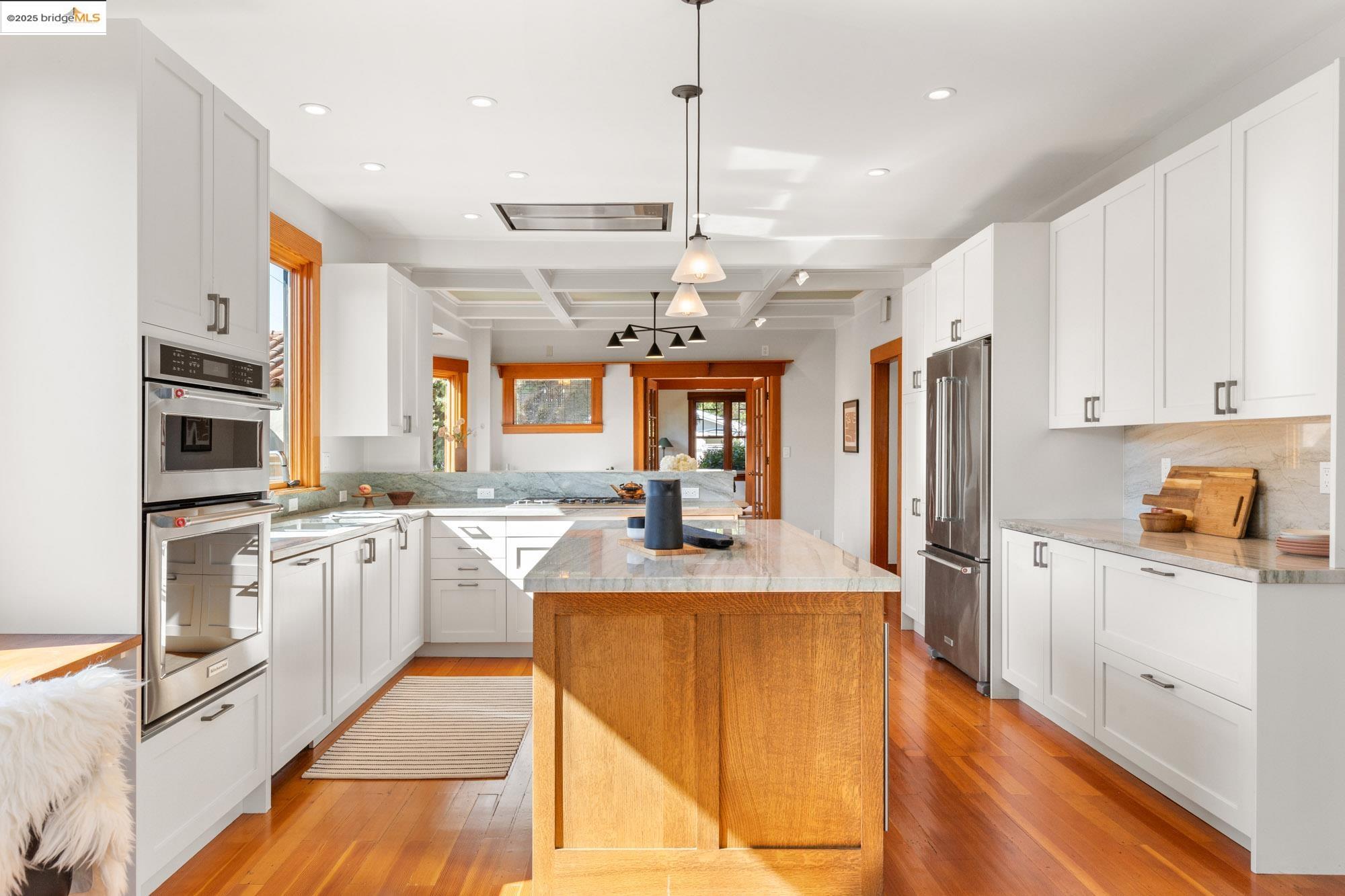 2204 Woolsey