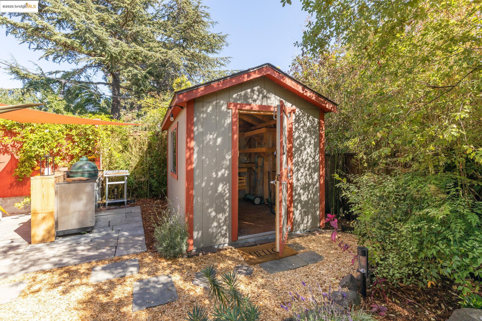 2204 Woolsey