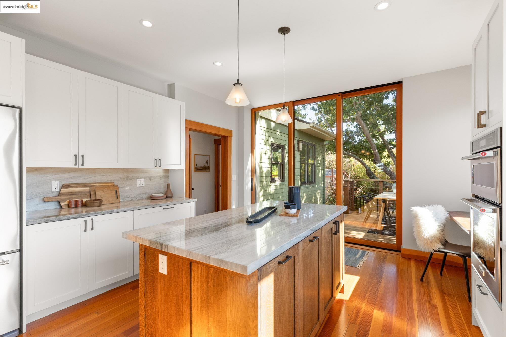 2204 Woolsey