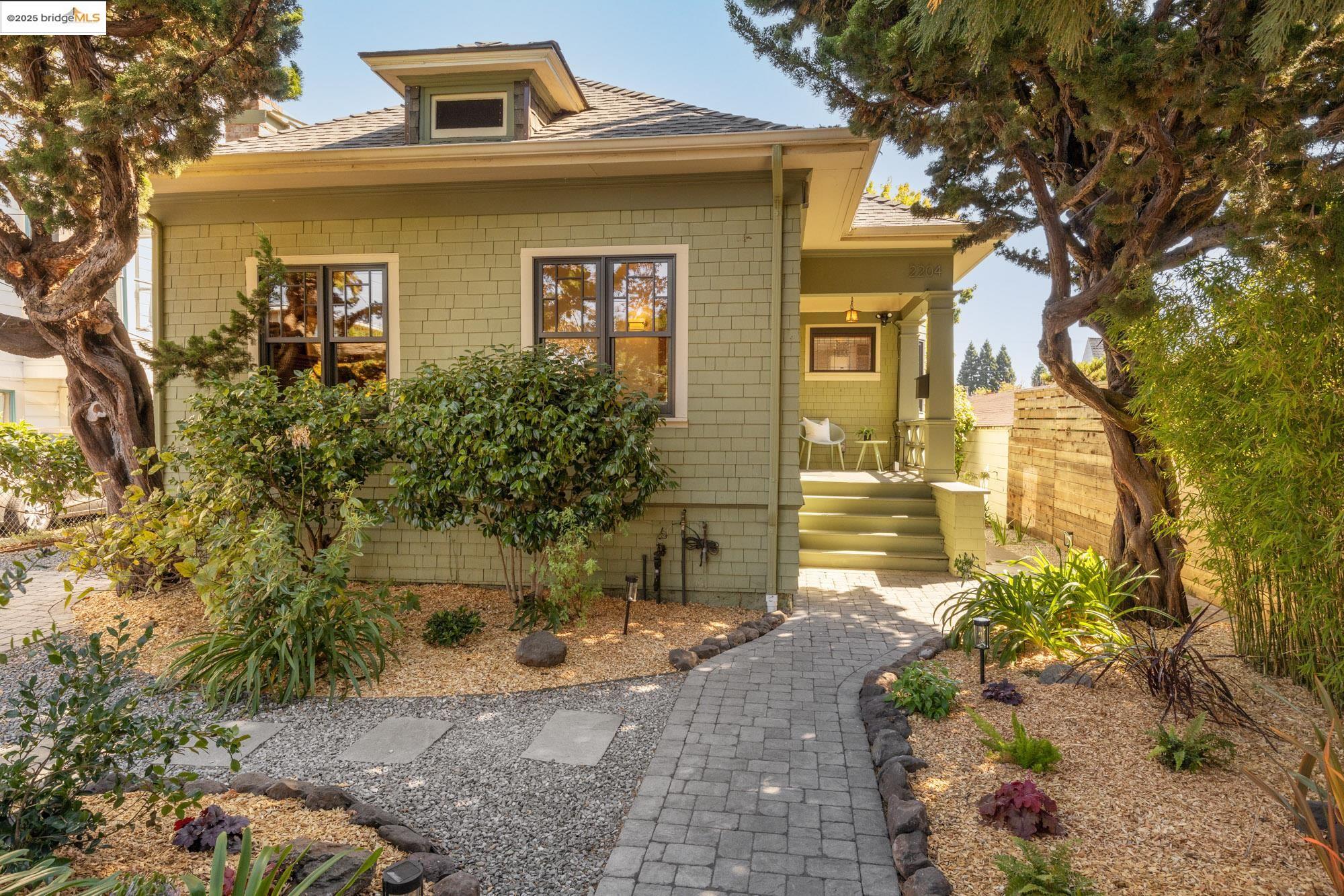 2204 Woolsey