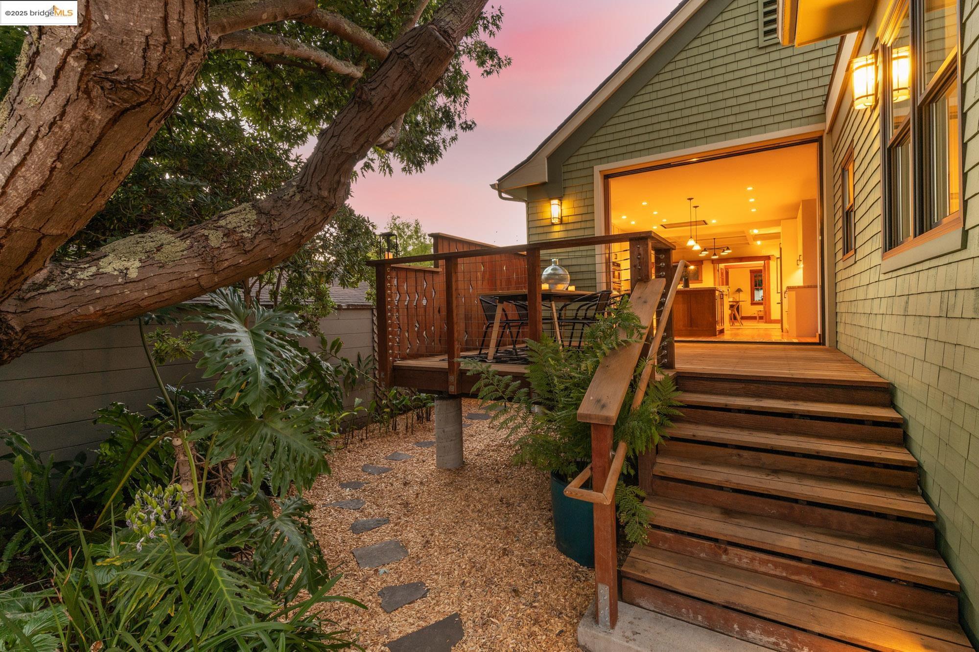 2204 Woolsey