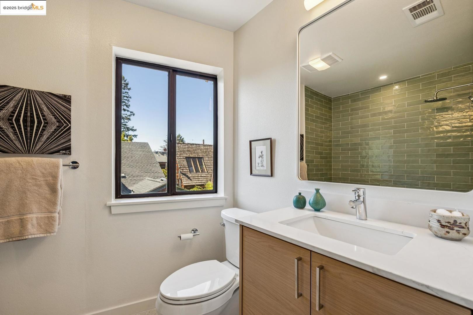 6492 Benvenue AVE # 2