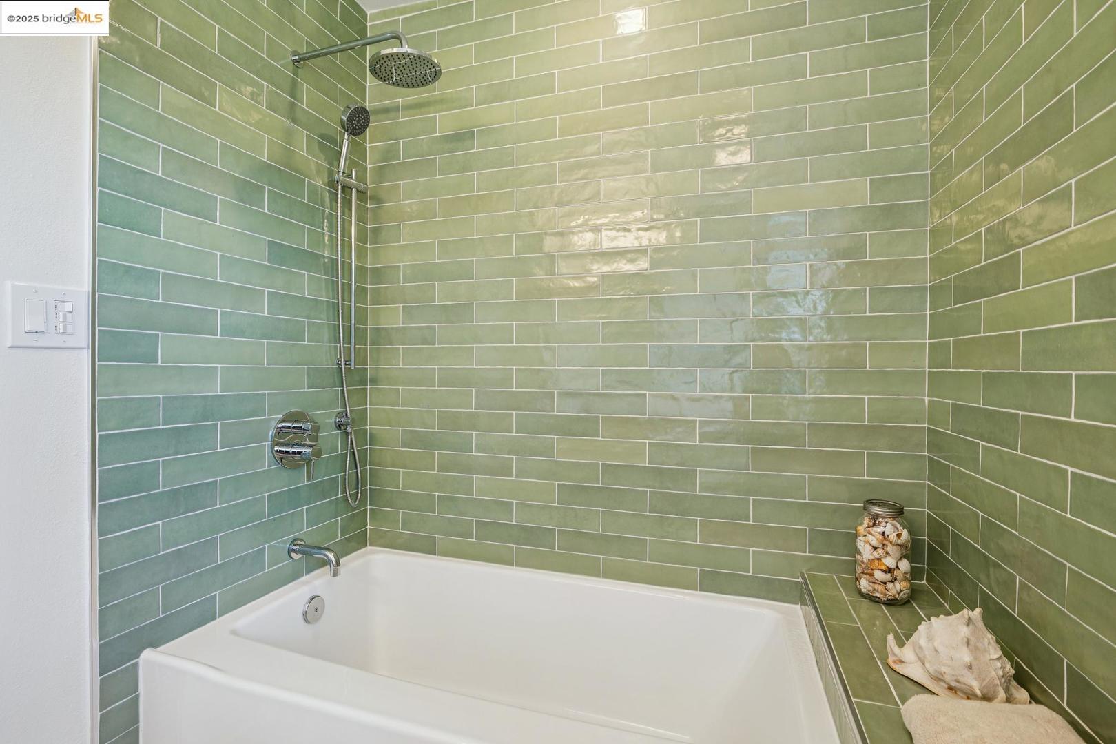 6492 Benvenue AVE # 2