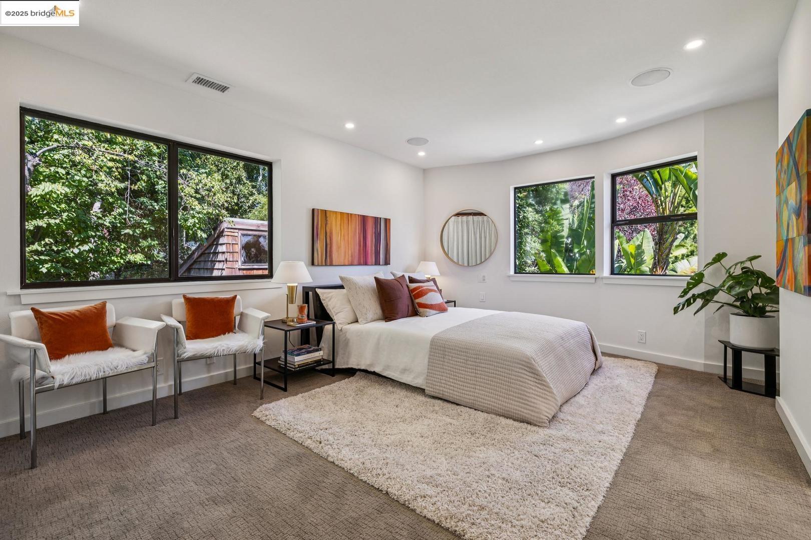 6492 Benvenue AVE # 2