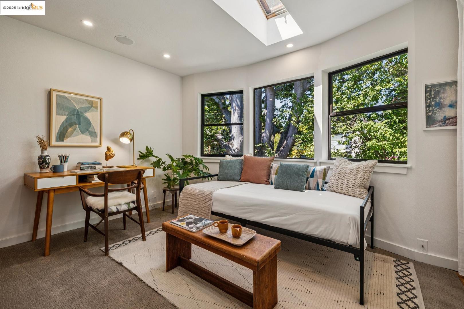 6492 Benvenue AVE # 2