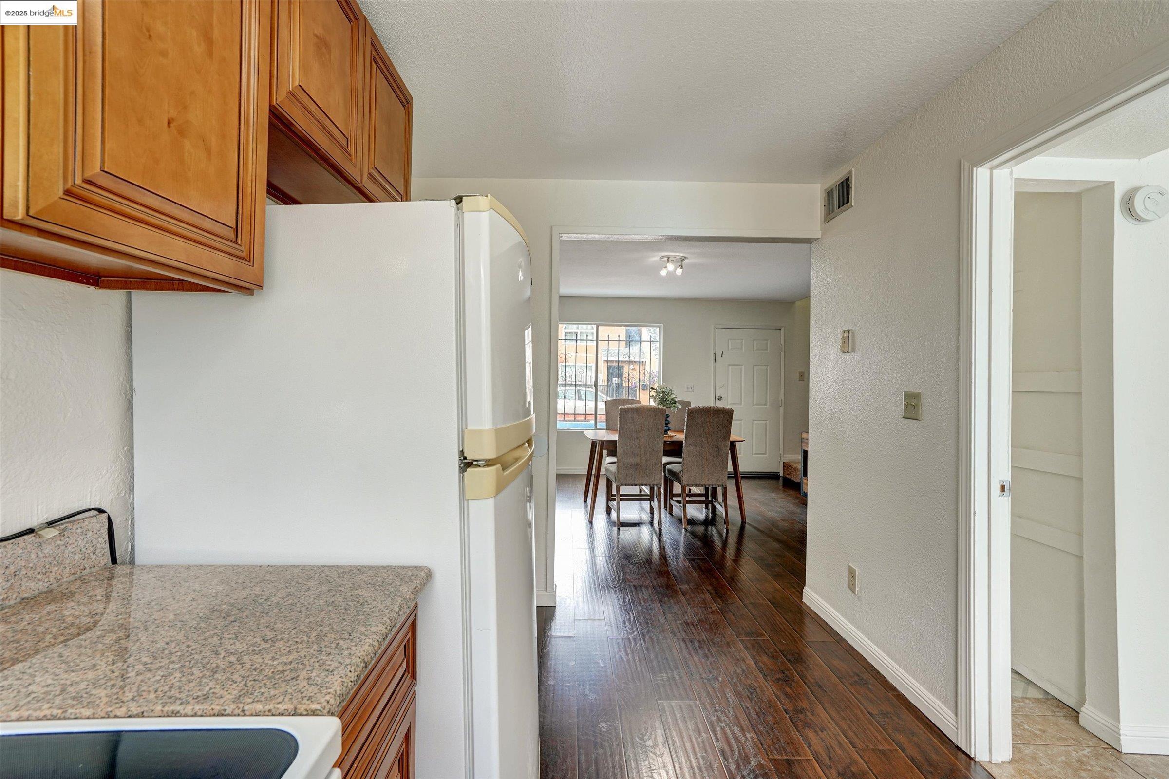 830 Bissell Ct