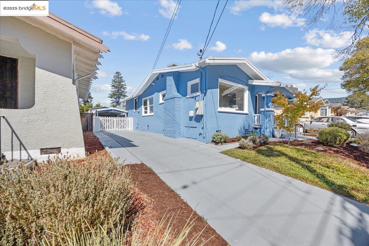 2839 Bartlett St, Oakland