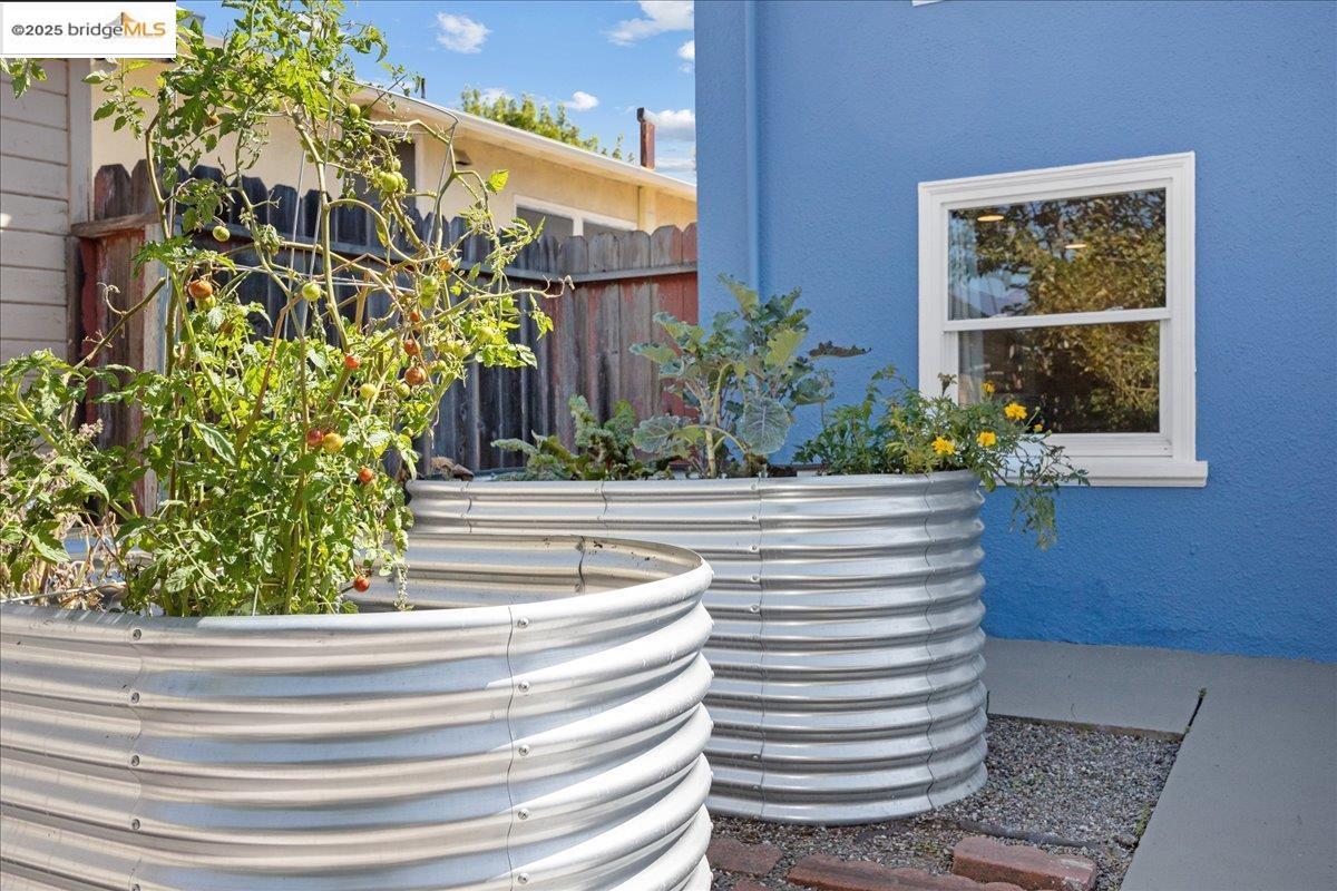 2839 Bartlett St, Oakland