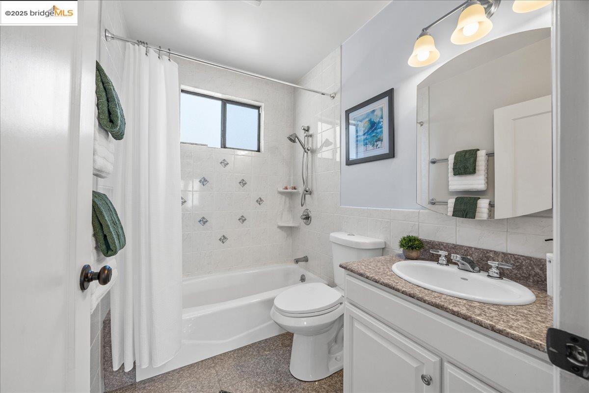 2839 Bartlett St, Oakland