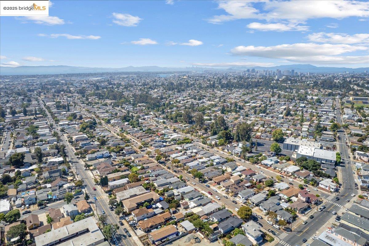 2839 Bartlett St, Oakland