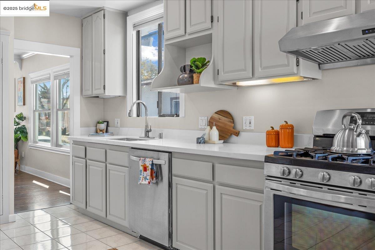 2839 Bartlett St, Oakland