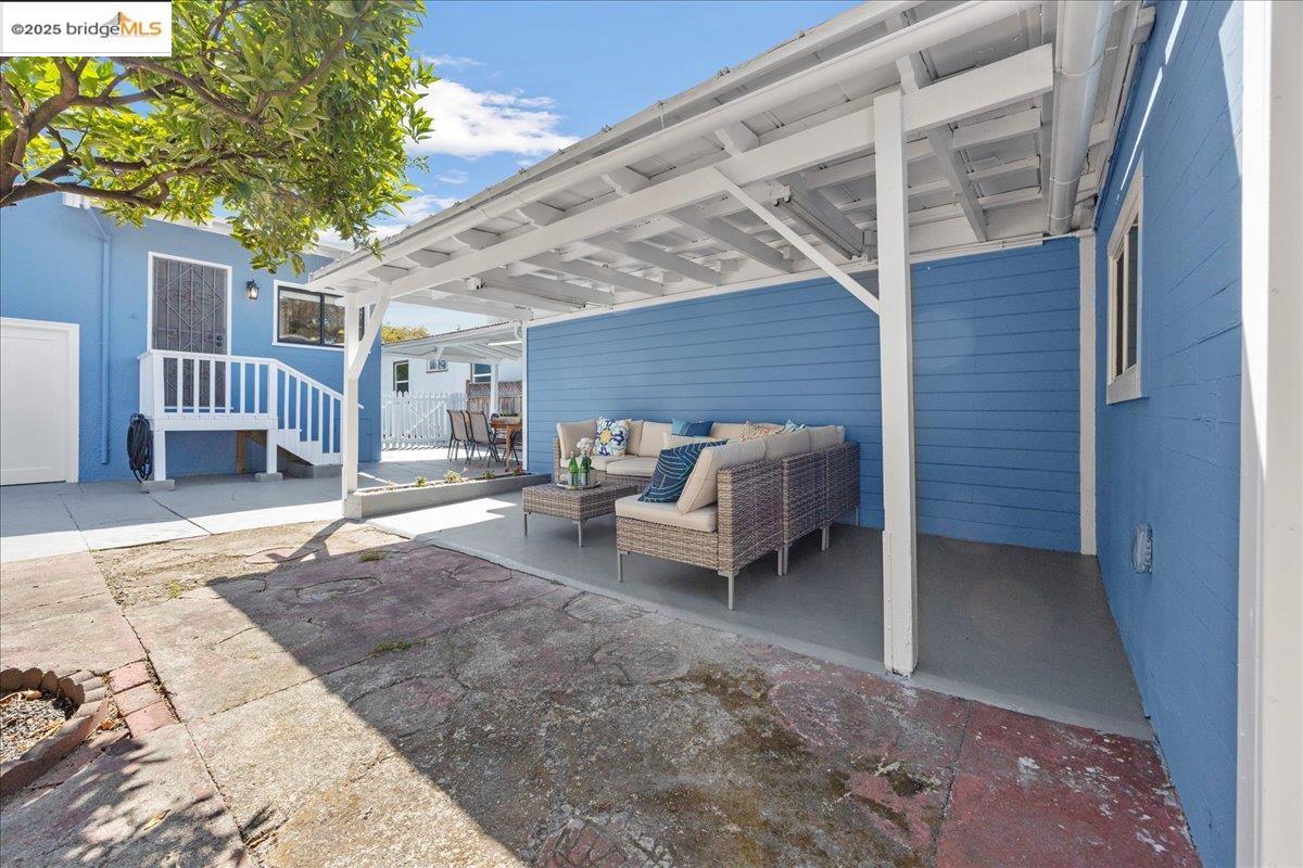 2839 Bartlett St, Oakland