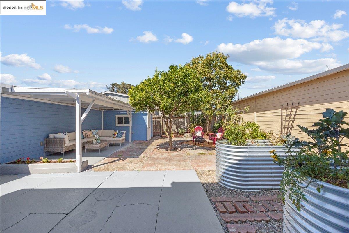 2839 Bartlett St, Oakland