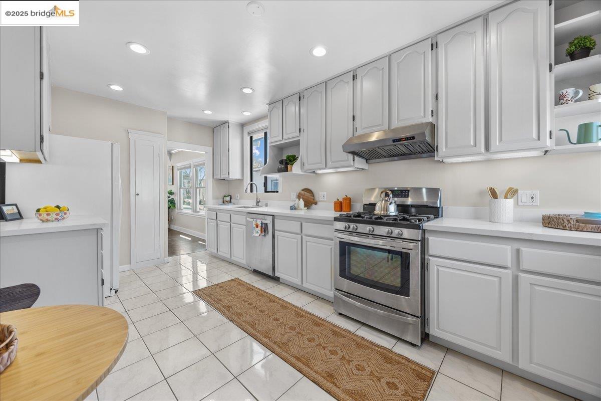 2839 Bartlett St, Oakland