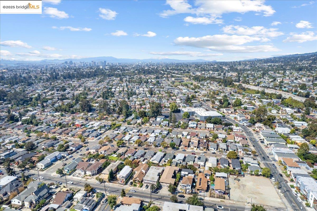2839 Bartlett St, Oakland