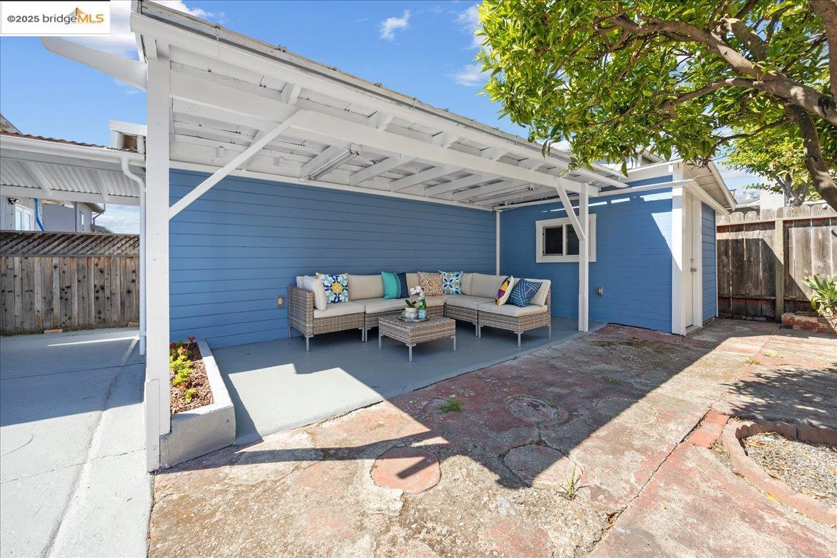 2839 Bartlett St, Oakland