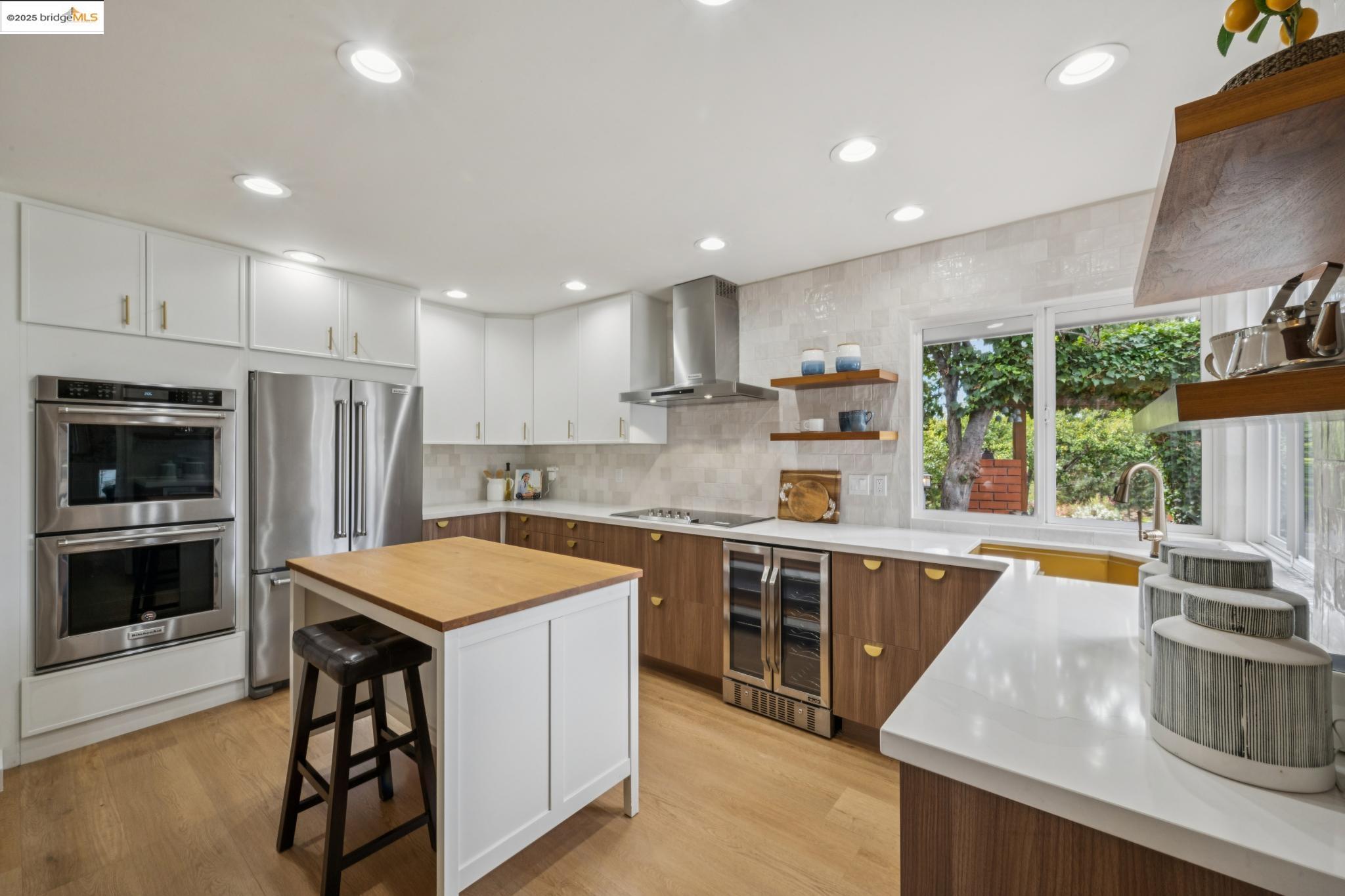 10858 Lochard St, Oakland