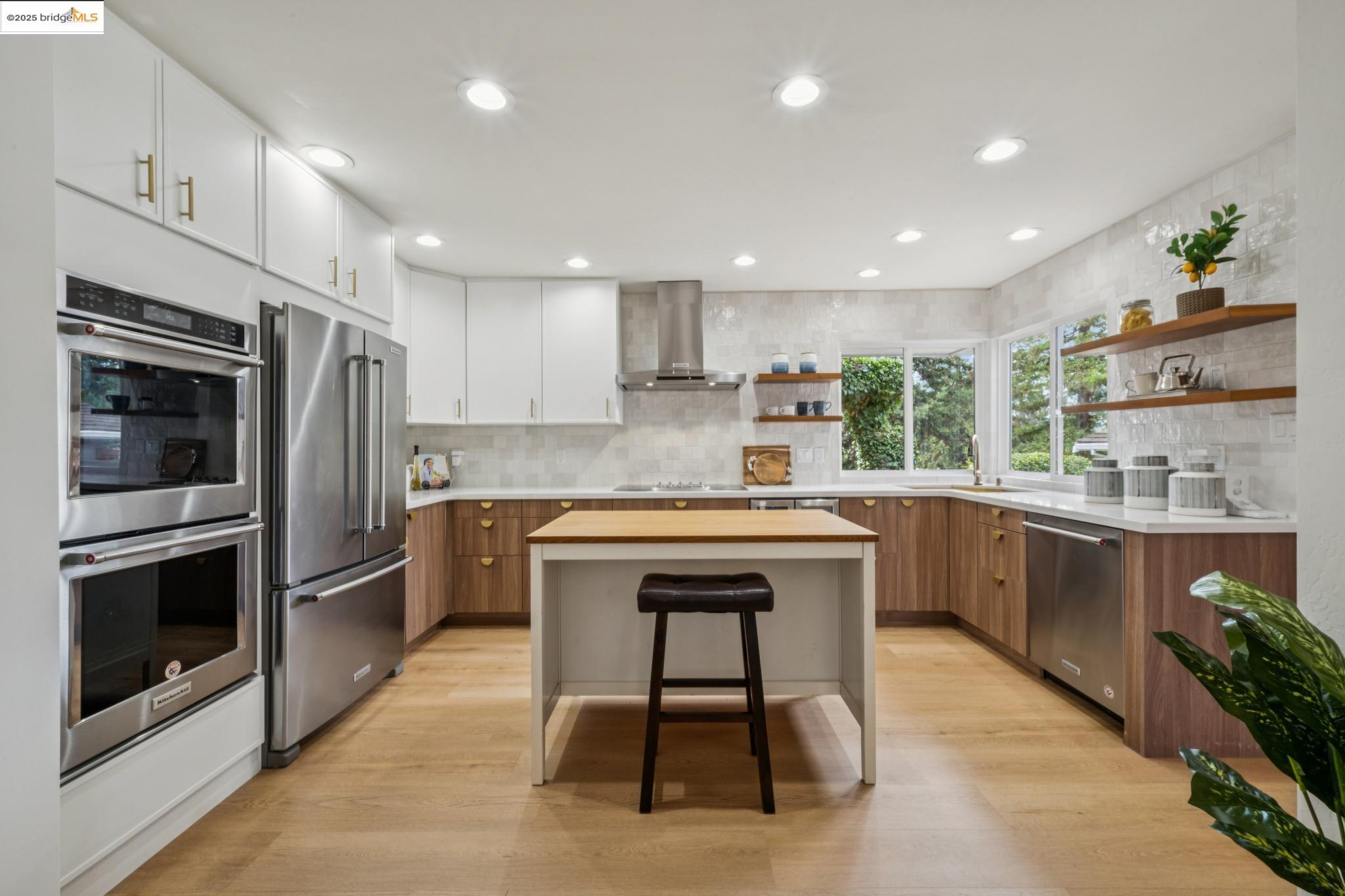 10858 Lochard St, Oakland