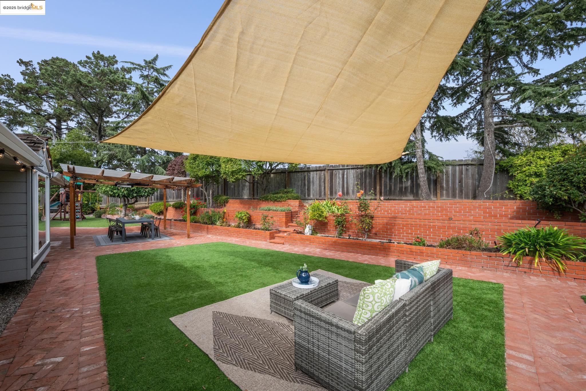 10858 Lochard St, Oakland