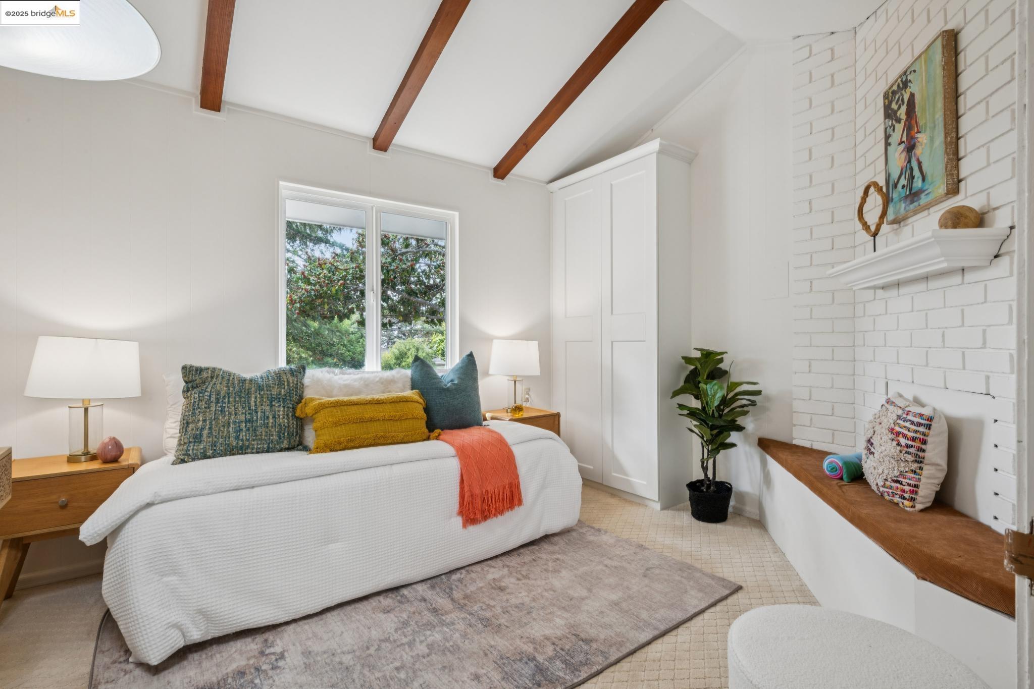 10858 Lochard St, Oakland