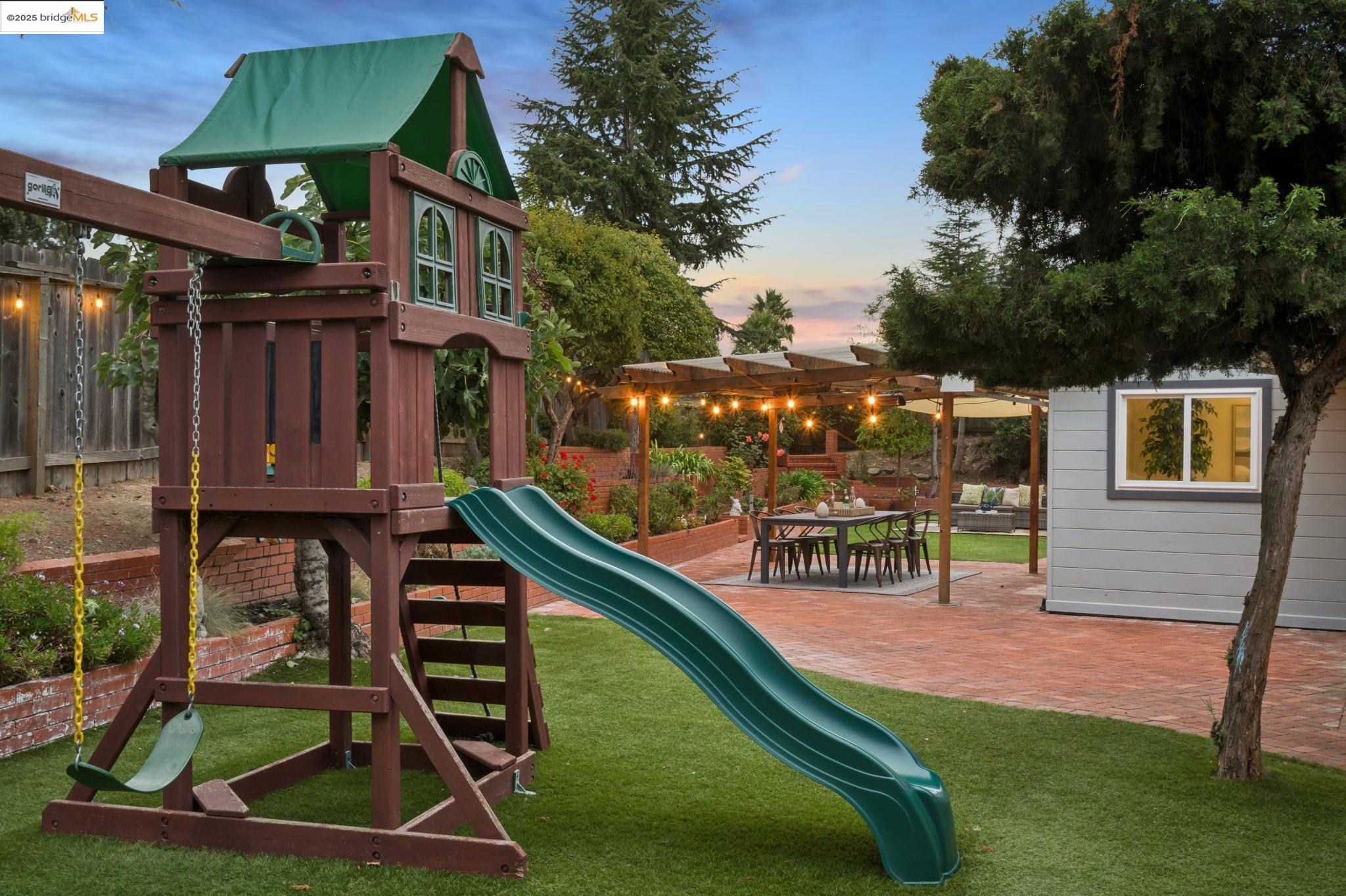 10858 Lochard St, Oakland