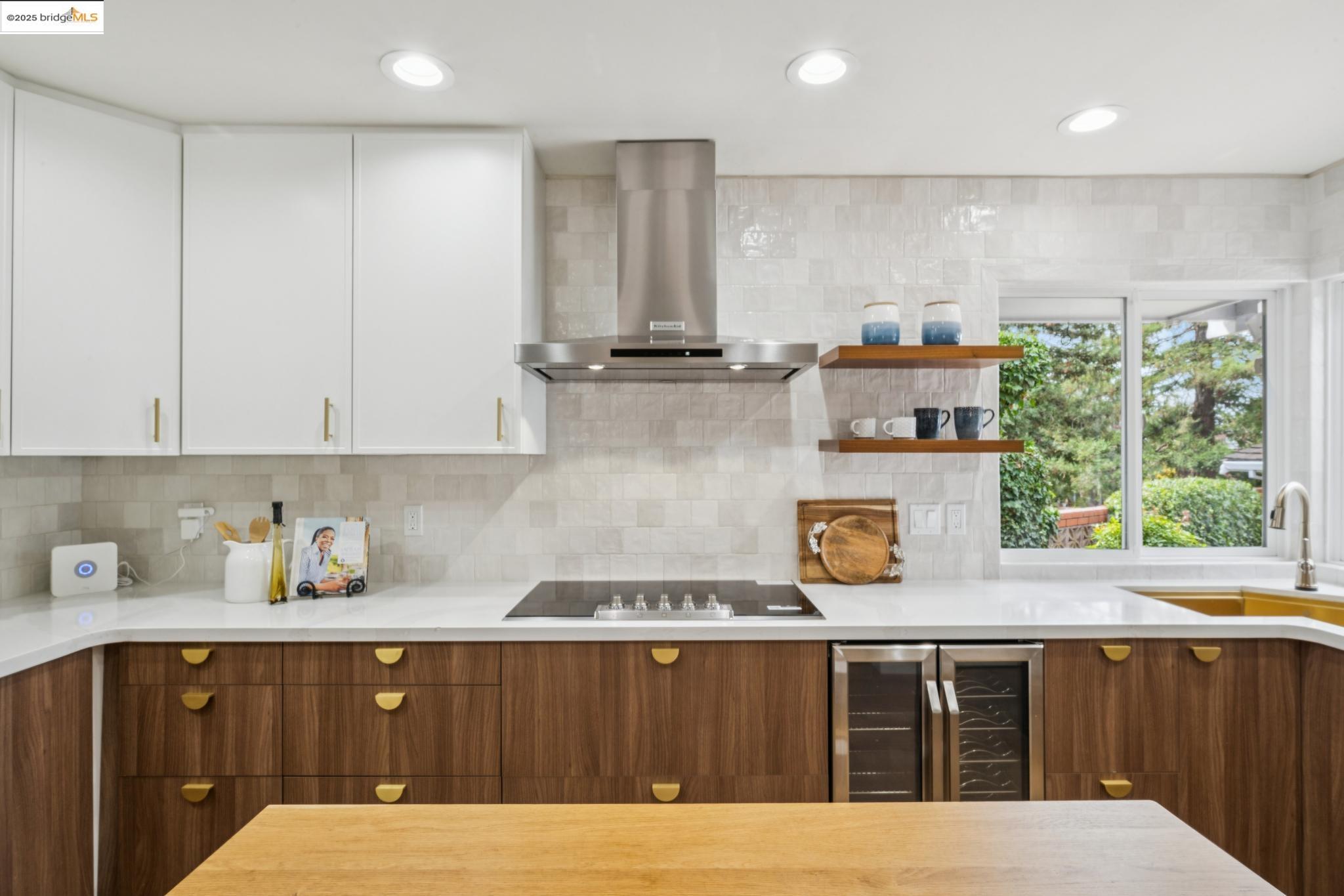 10858 Lochard St, Oakland