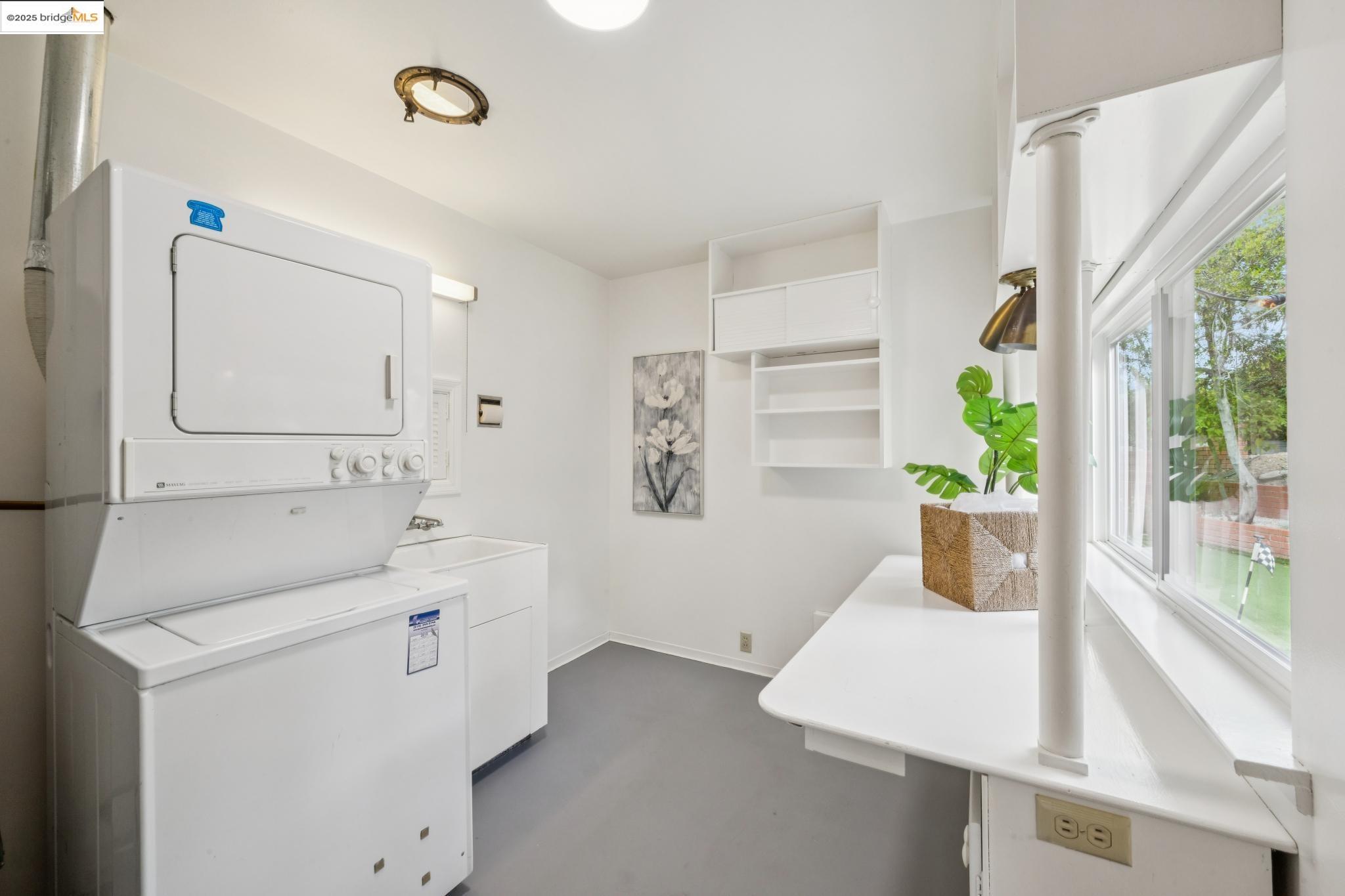 10858 Lochard St, Oakland