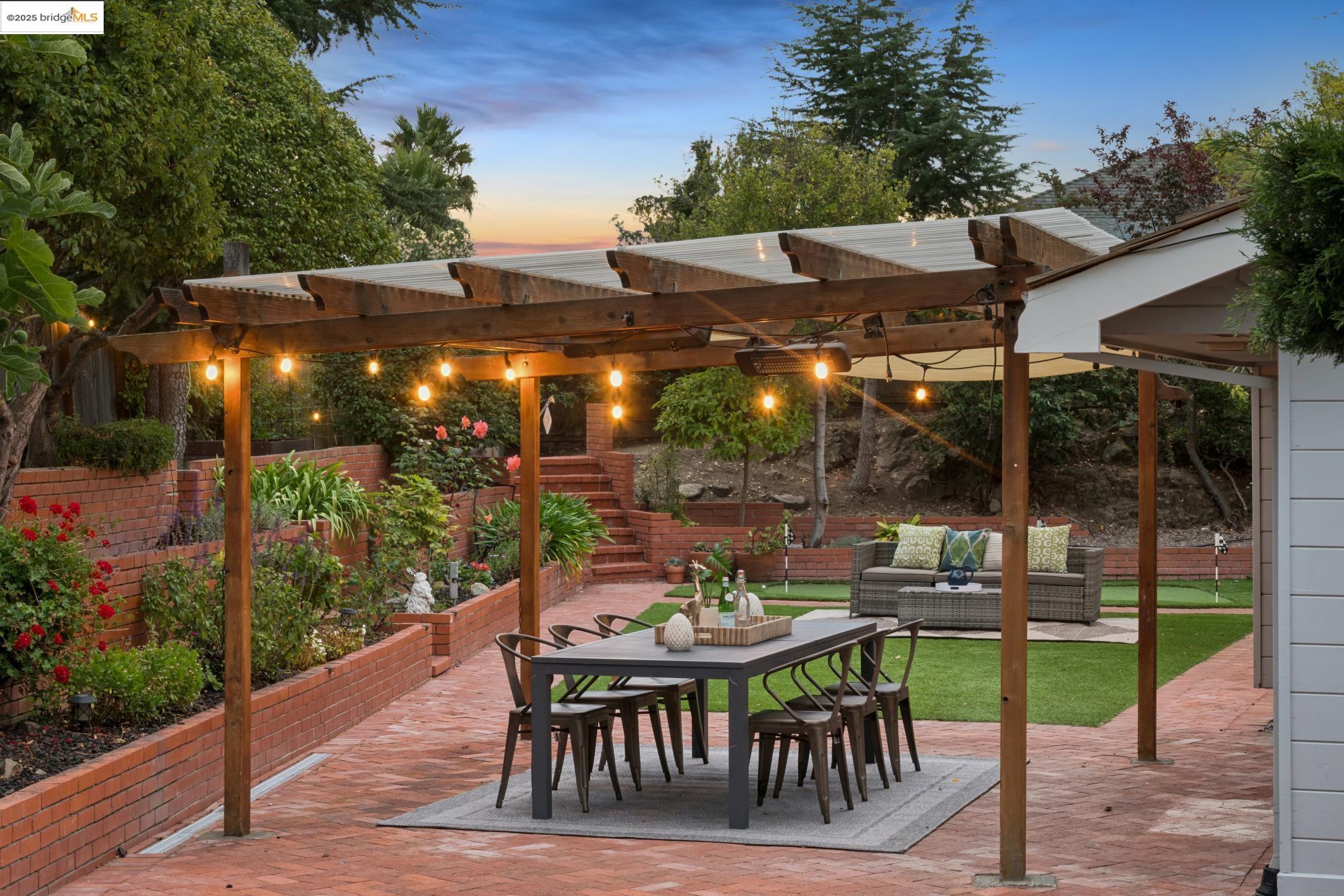 10858 Lochard St, Oakland