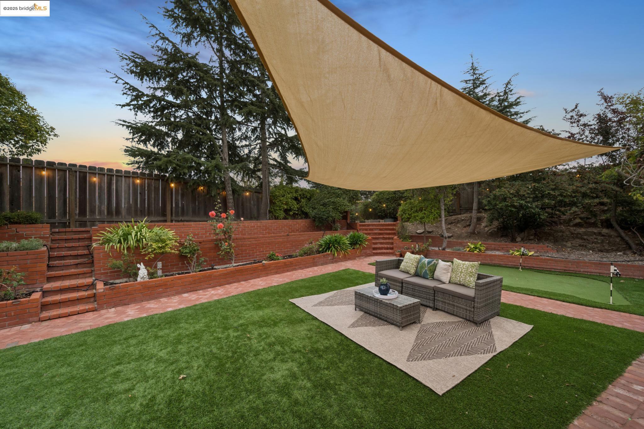 10858 Lochard St, Oakland