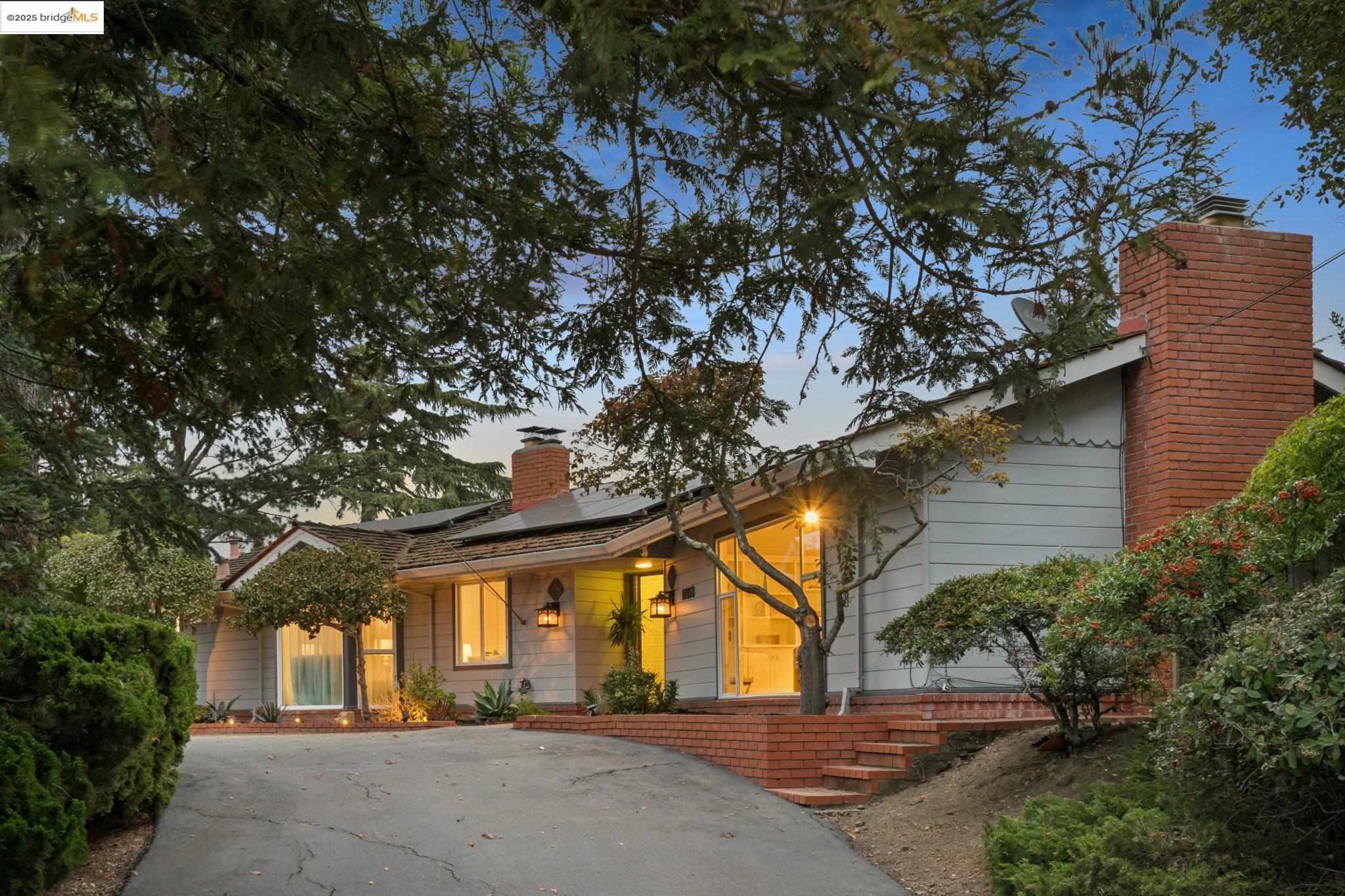 10858 Lochard St, Oakland