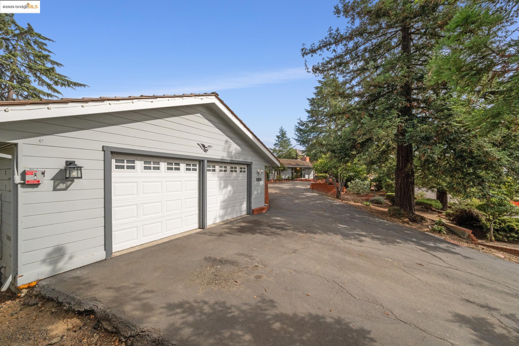 10858 Lochard St, Oakland