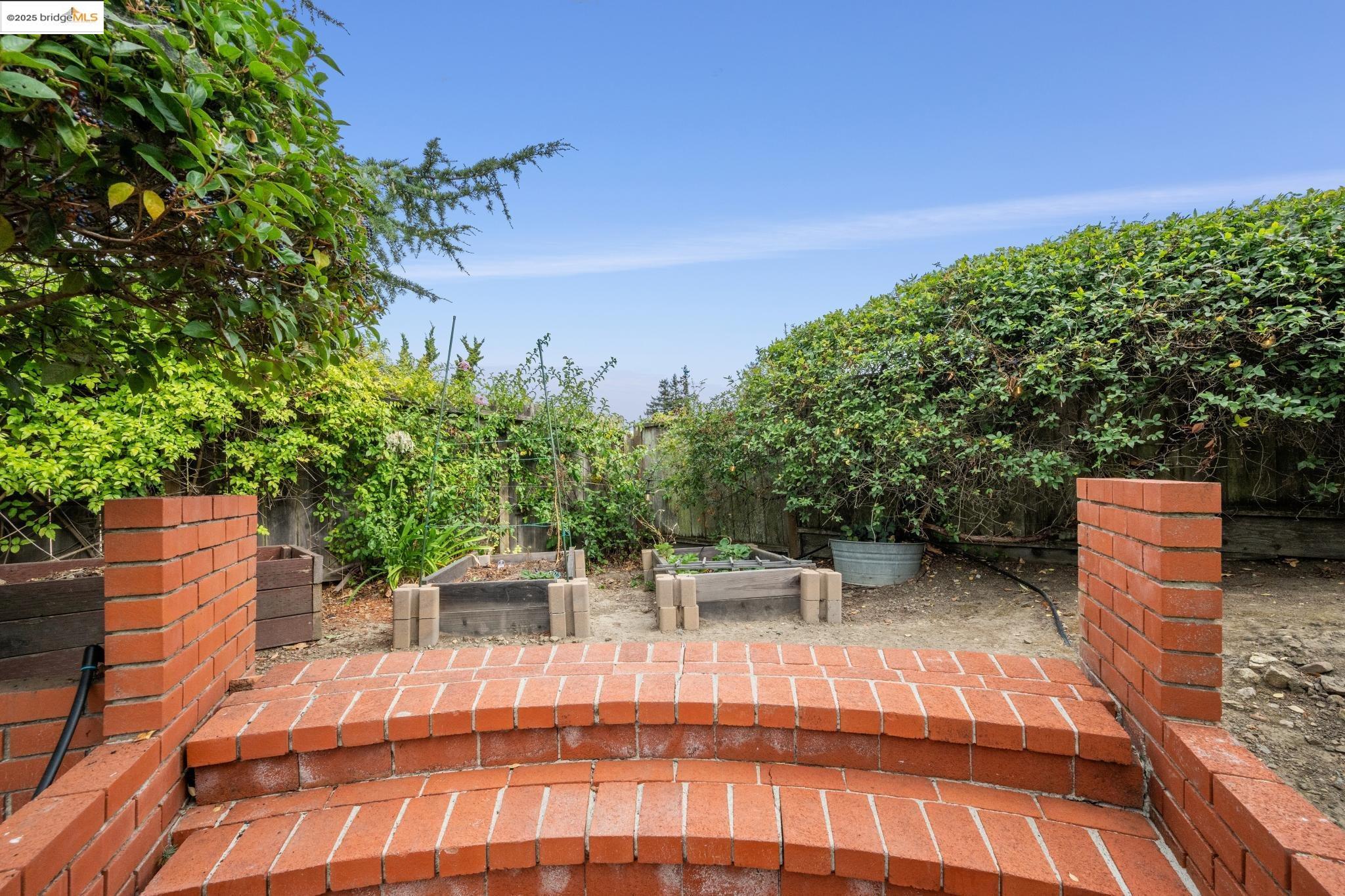 10858 Lochard St, Oakland