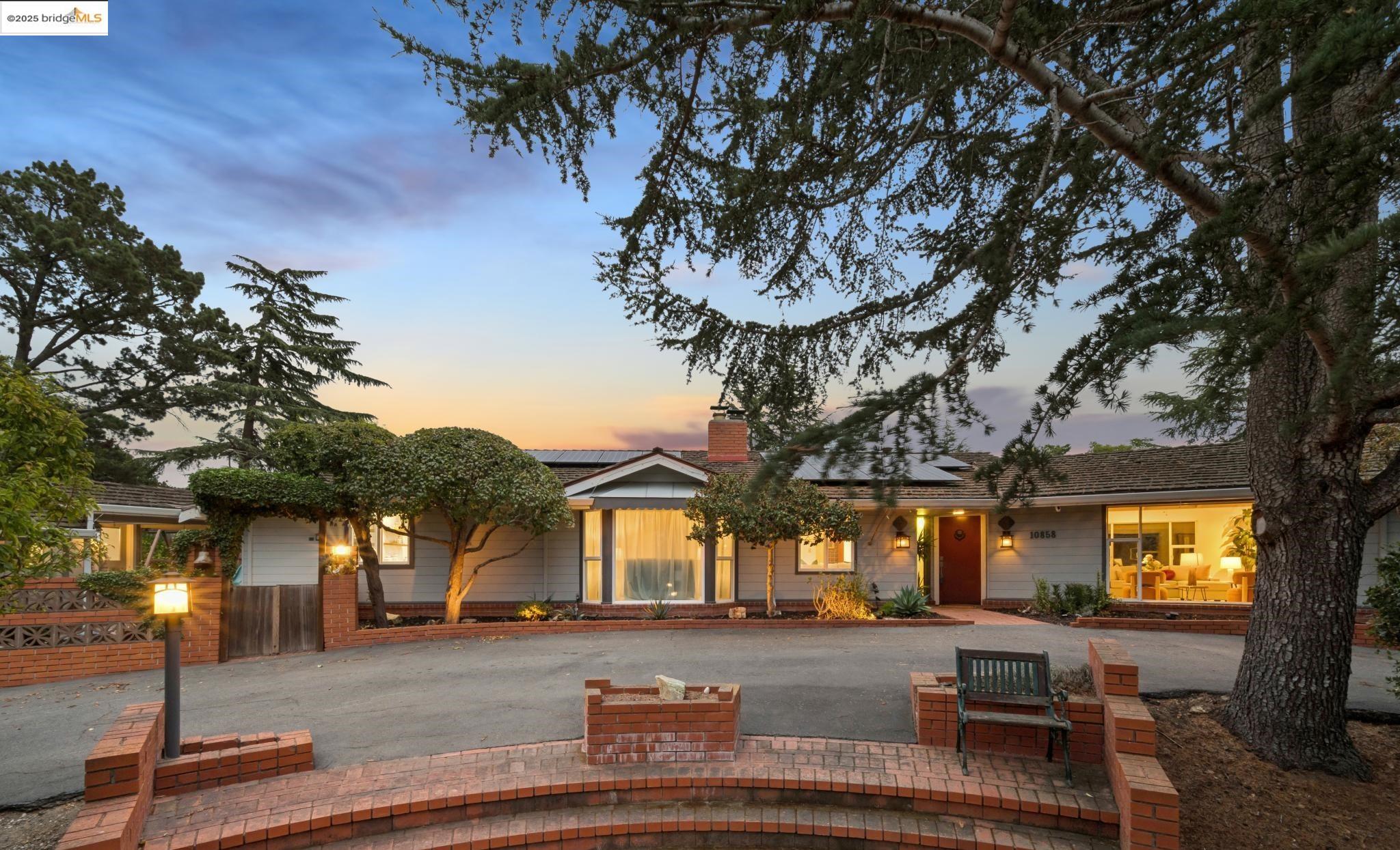 10858 Lochard St, Oakland