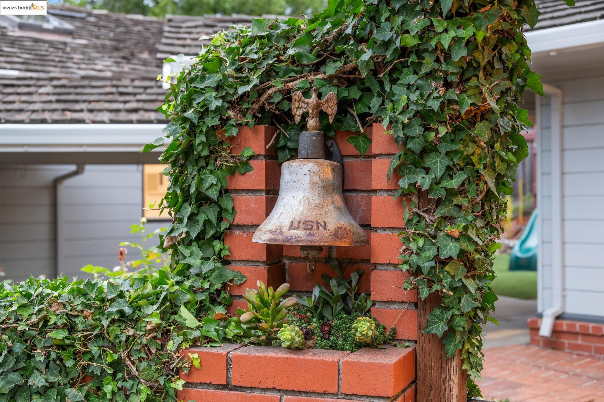 10858 Lochard St, Oakland