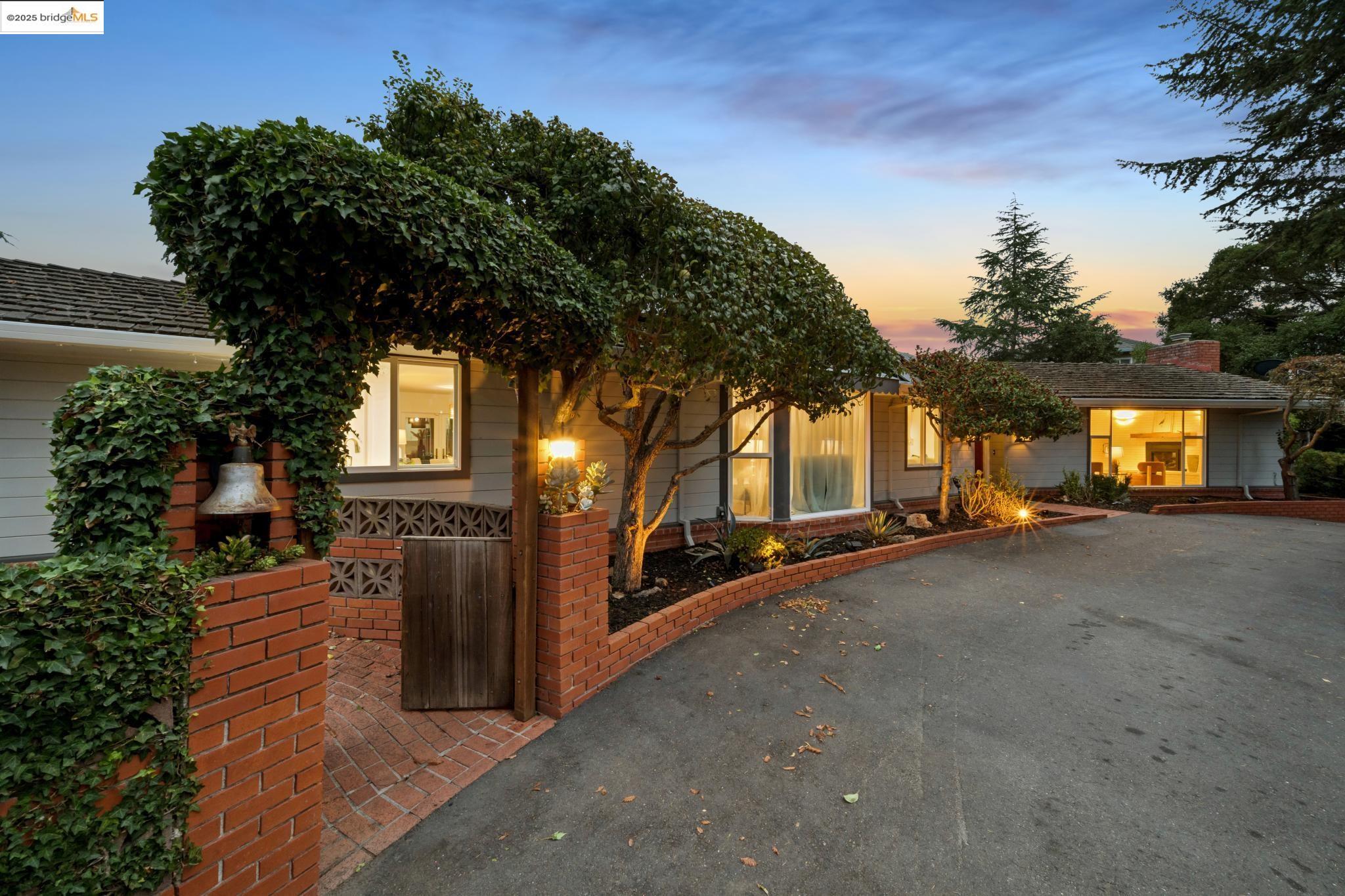 10858 Lochard St, Oakland