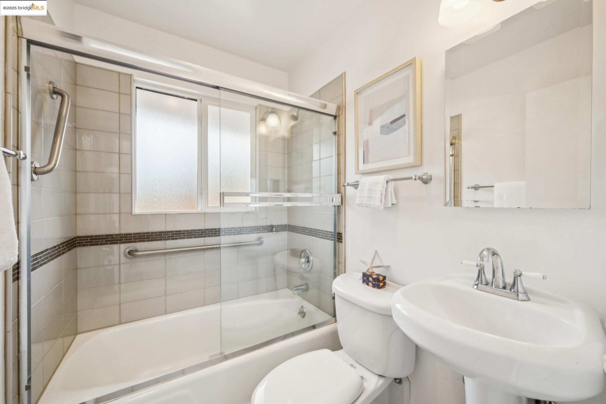 10858 Lochard St, Oakland