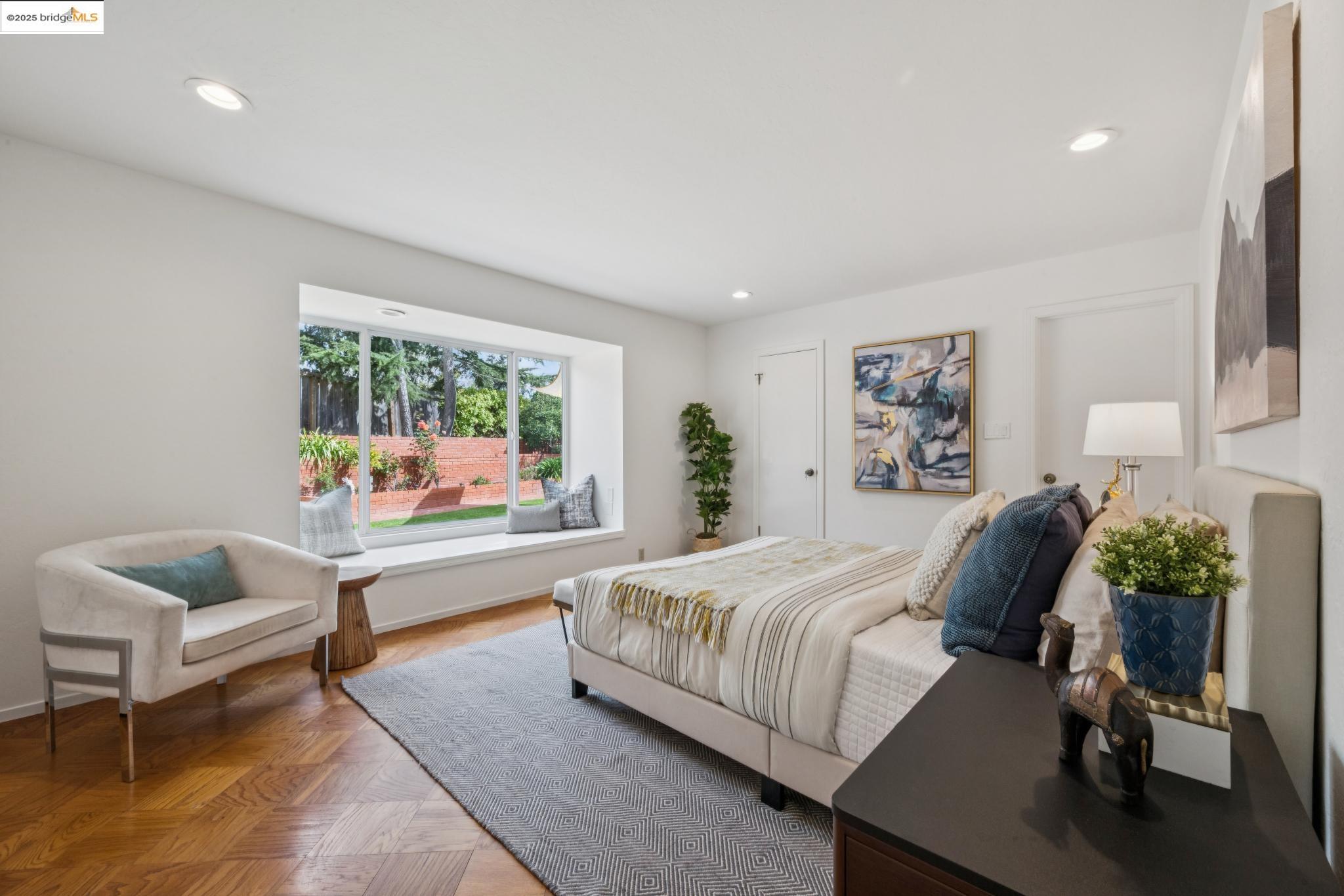 10858 Lochard St, Oakland