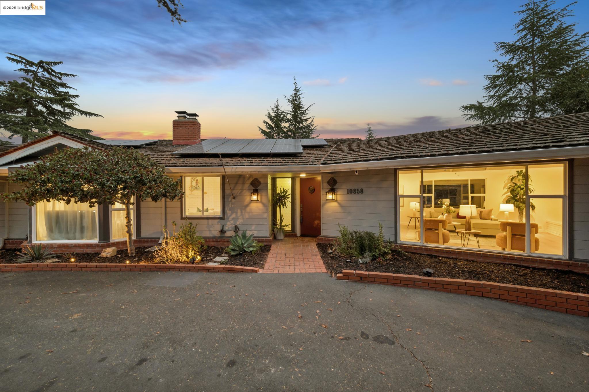 10858 Lochard St, Oakland